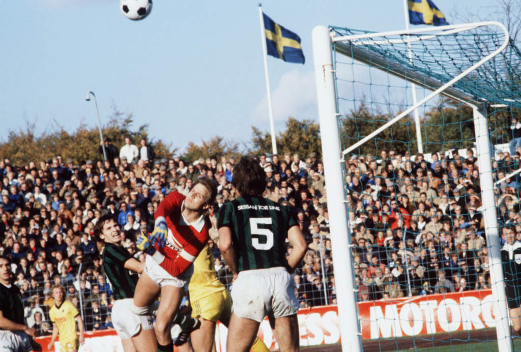 810826 Fotboll, Allsvenskan, IFK Malm - GAIS: Kjell Uppling, mvakt, GAIS.
© Bildbyrn